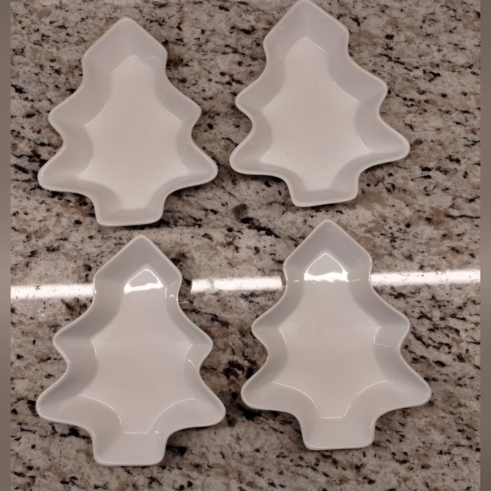 Crate & Barrel Porcelain Dishes Tree Set of 4